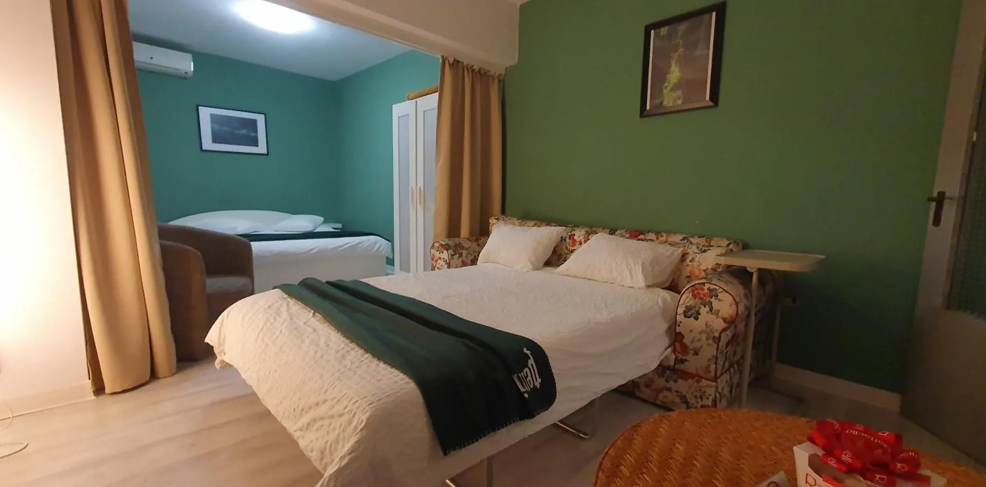 בוקרשט Come And Sleep Studio Old City 0*,  רומניה